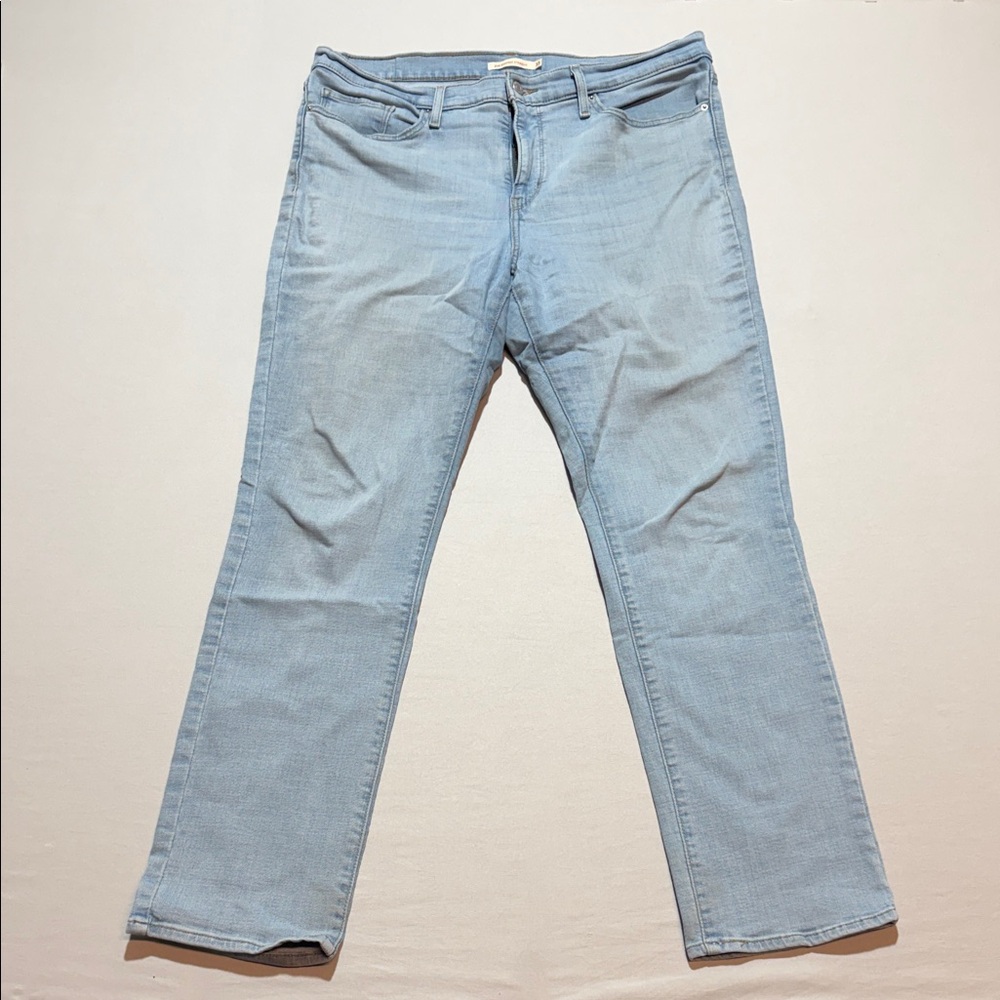 Woman’s Levi Strauss 314 Shaping Straight Light Blue Jeans Size 33